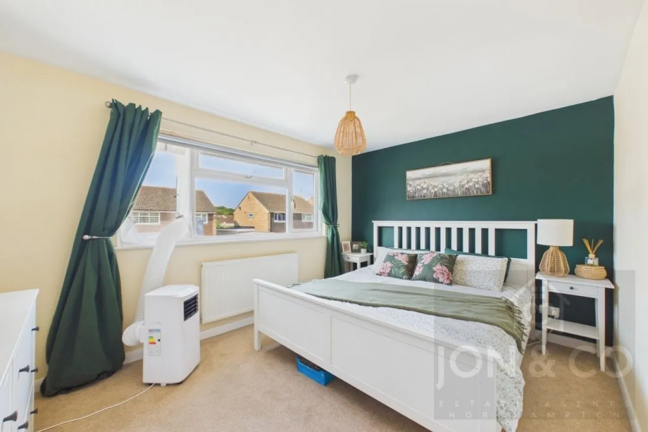 Rides Court, Moulton, NN3, photo 9