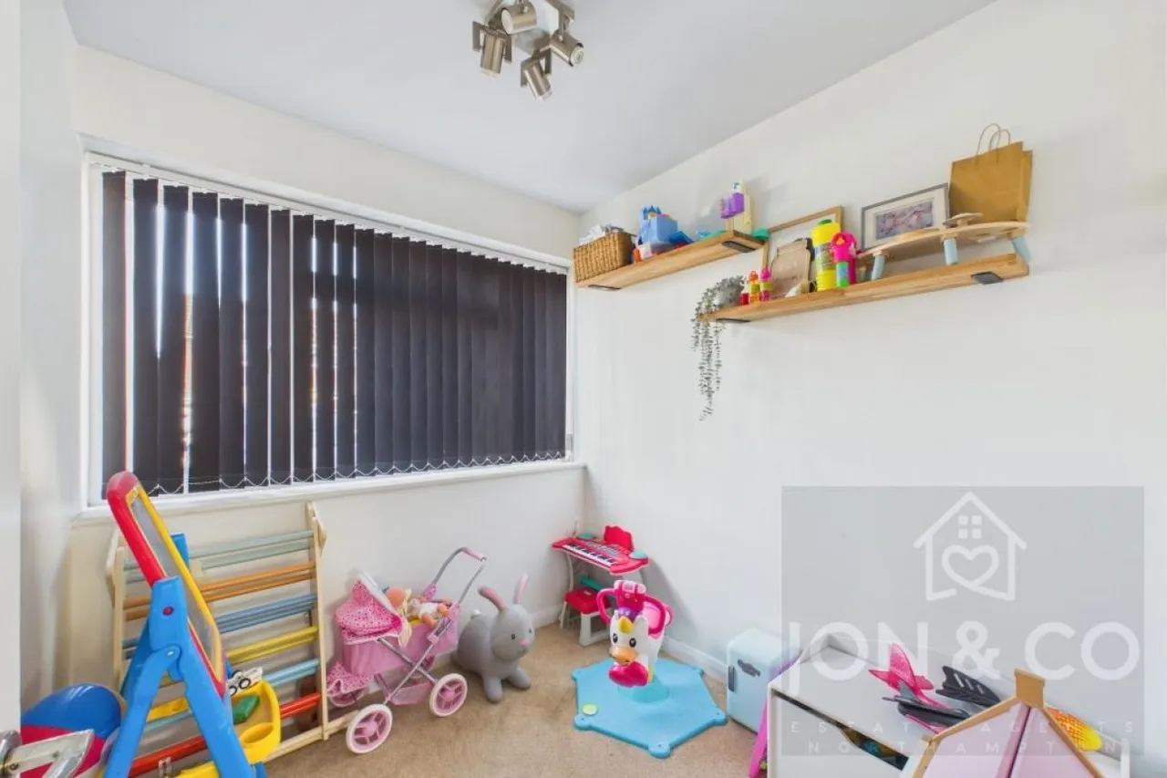 Rides Court, Moulton, NN3, photo 5