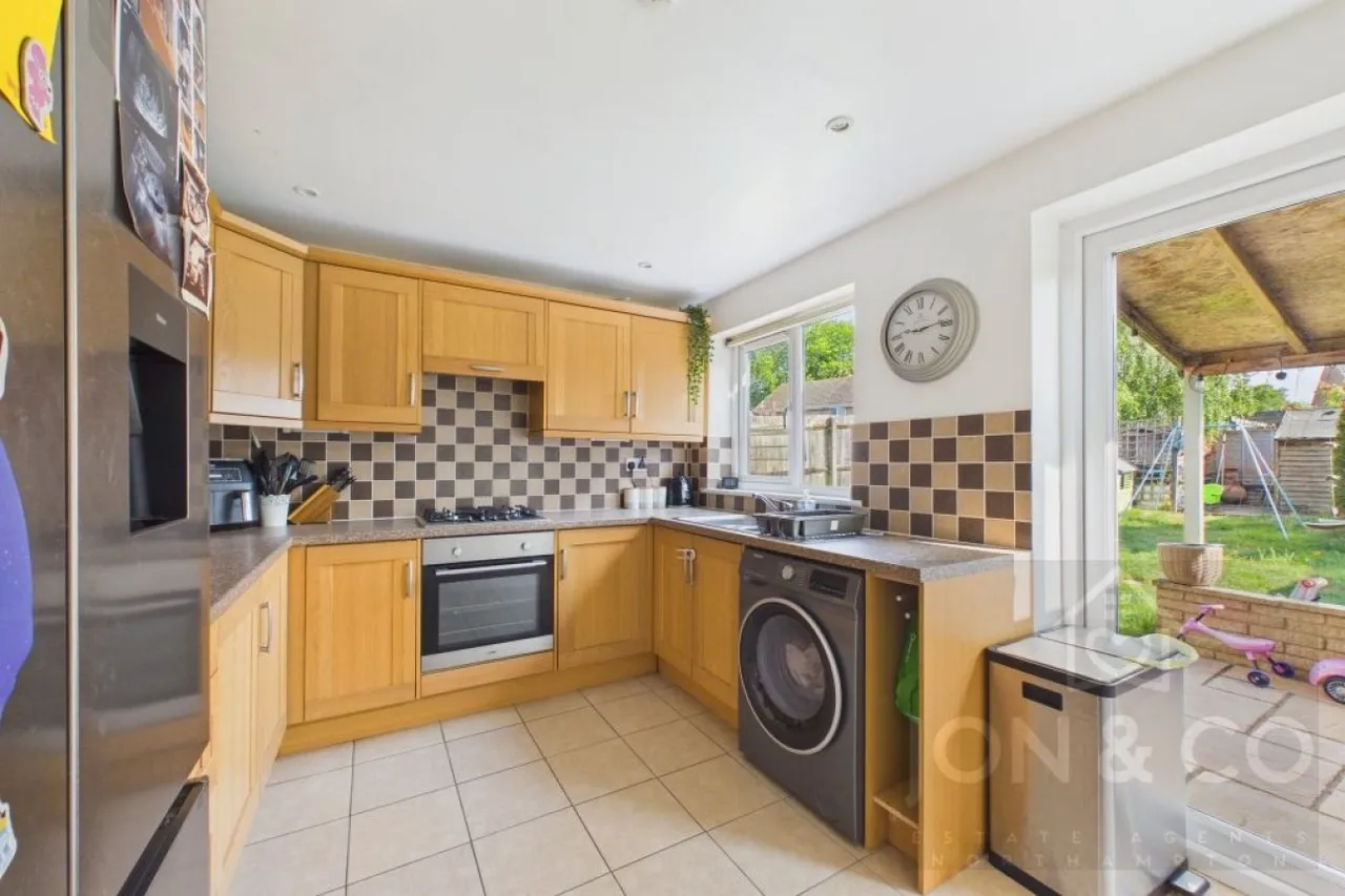 Rides Court, Moulton, NN3, photo 8