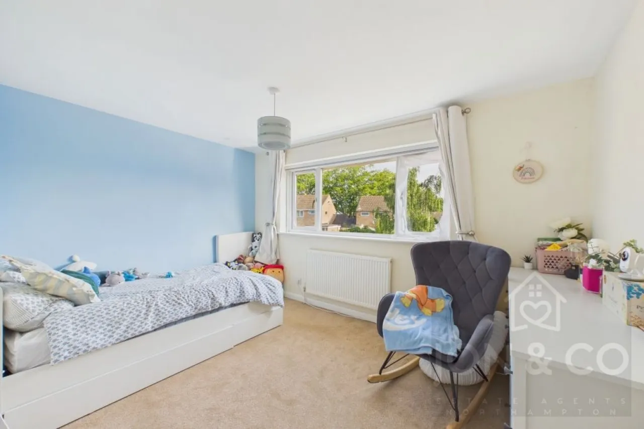 Rides Court, Moulton, NN3, photo 10