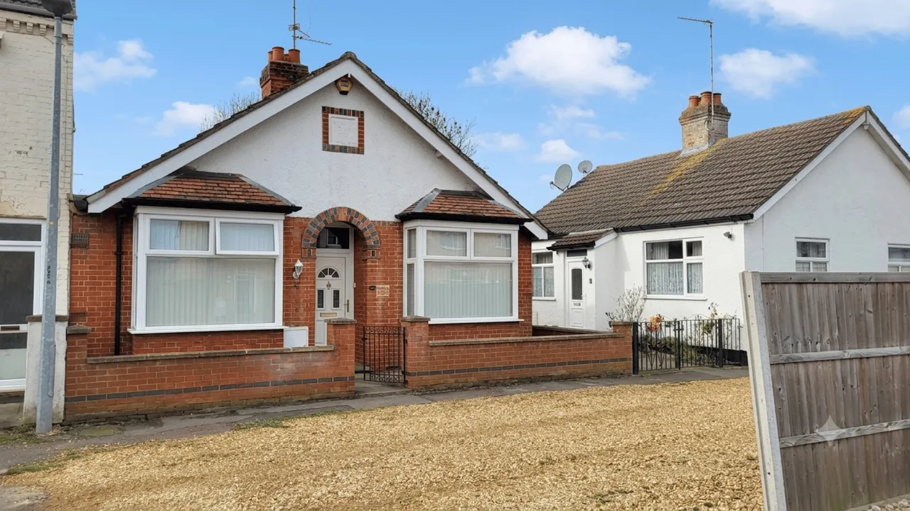 2 bed house for sale — Jubilee Street, Peterborough, PE2