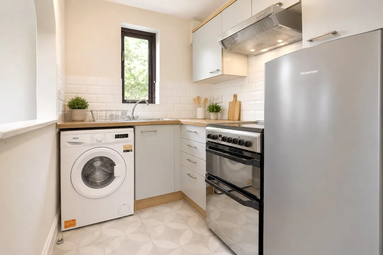 Perleybrooke Lane, Goldsworth Park, GU21, photo 4
