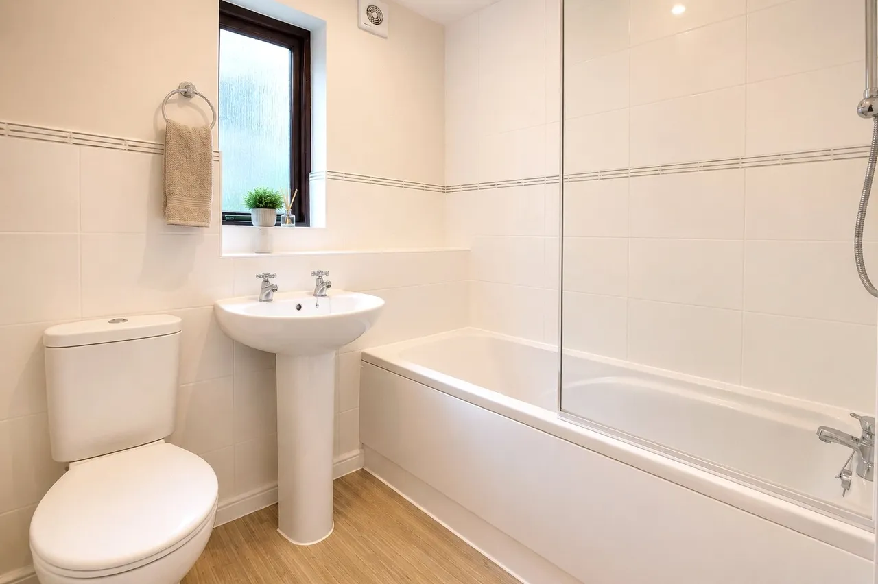 Perleybrooke Lane, Goldsworth Park, GU21, photo 5