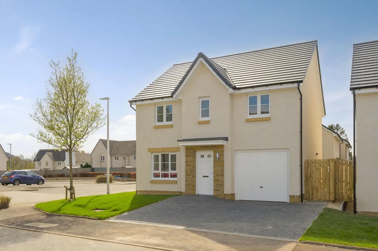 4 bed house for sale — Riverway Place, Stirling, FK8 1AN