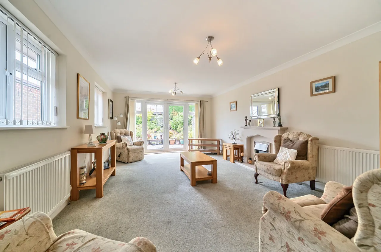 Cedar Grove, Bisley, Woking, Surrey, GU24 9EF, photo 2