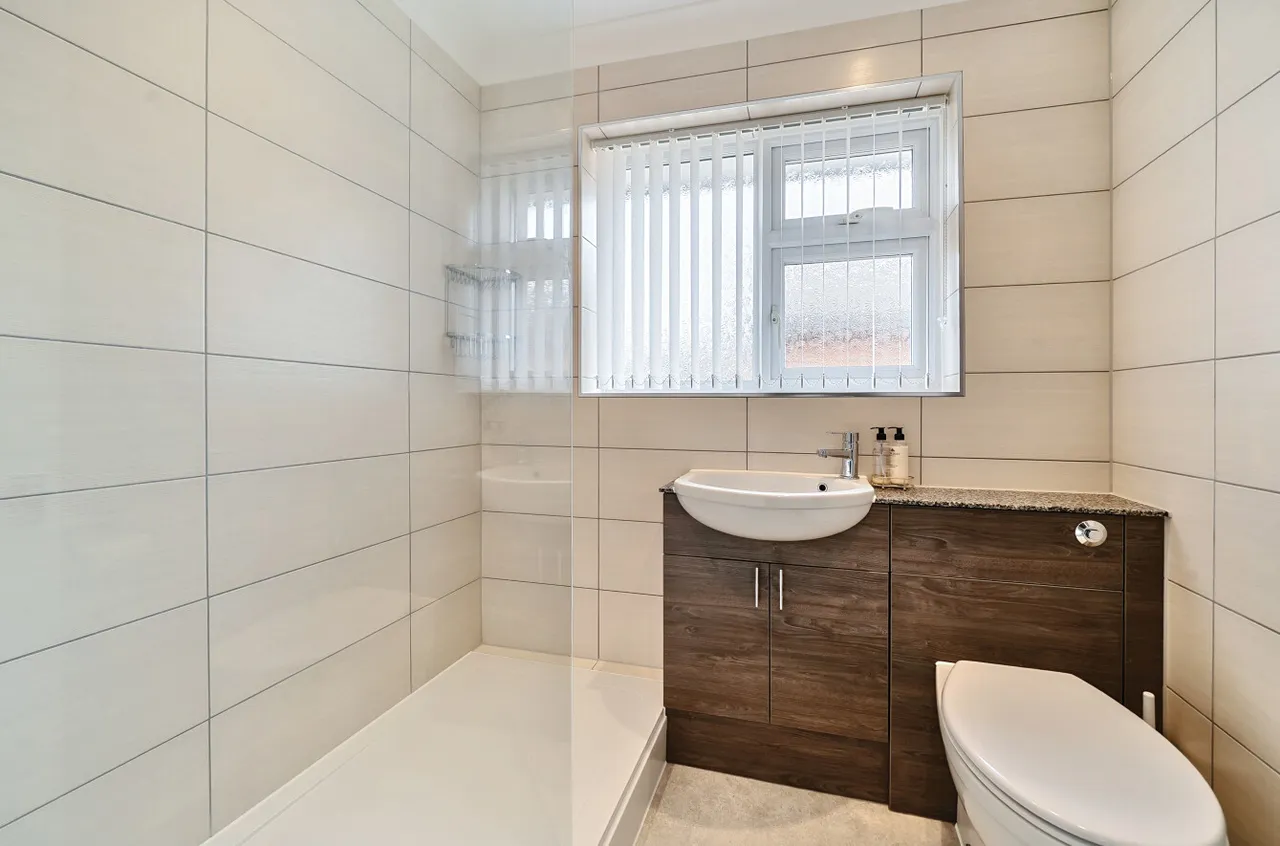Cedar Grove, Bisley, Woking, Surrey, GU24 9EF, photo 7
