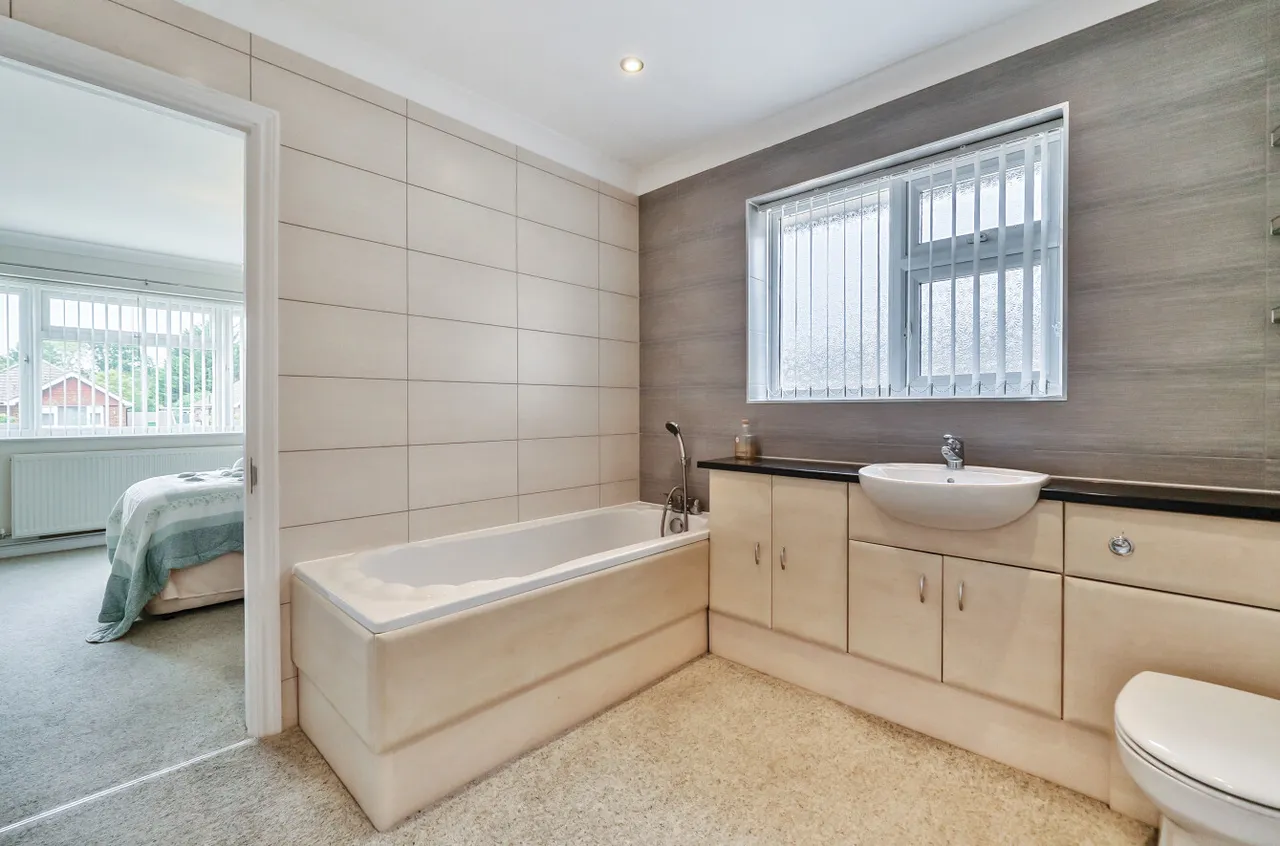 Cedar Grove, Bisley, Woking, Surrey, GU24 9EF, photo 5