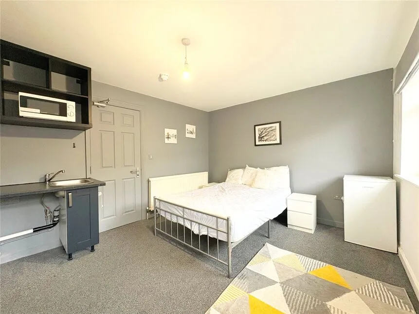 Regency Close, Chigwell, Essex, IG7, photo 2