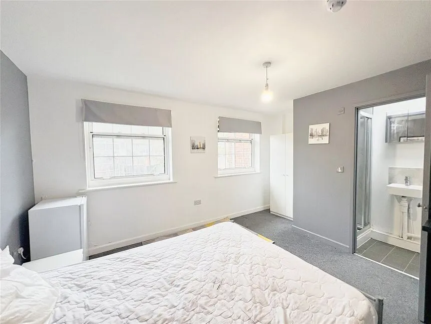 Regency Close, Chigwell, Essex, IG7, photo 5