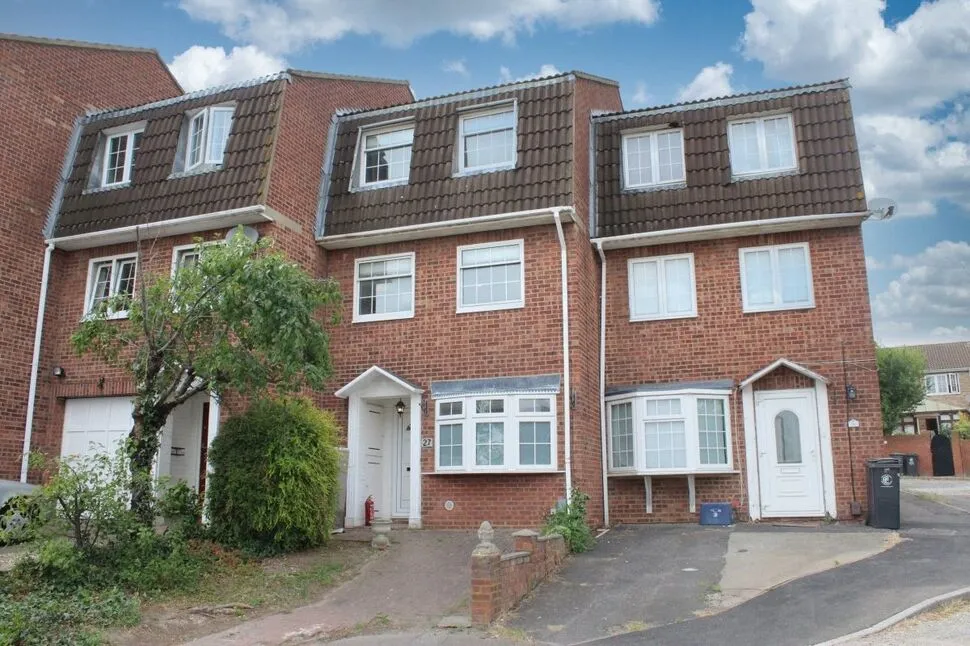 room to rent — Regency Close, Chigwell, Essex, IG7