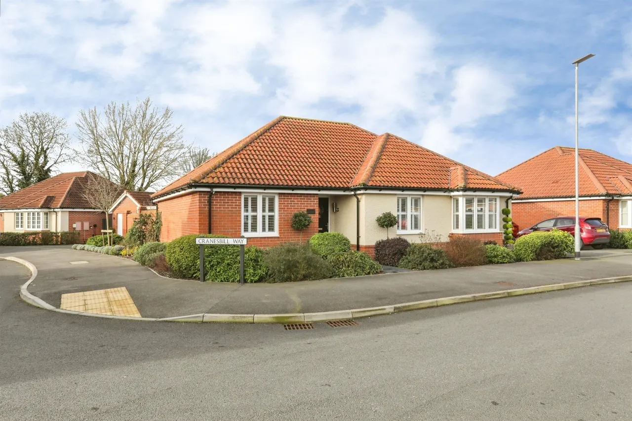 3 bed house for sale, Cranesbill Way, Stowupland, IP14