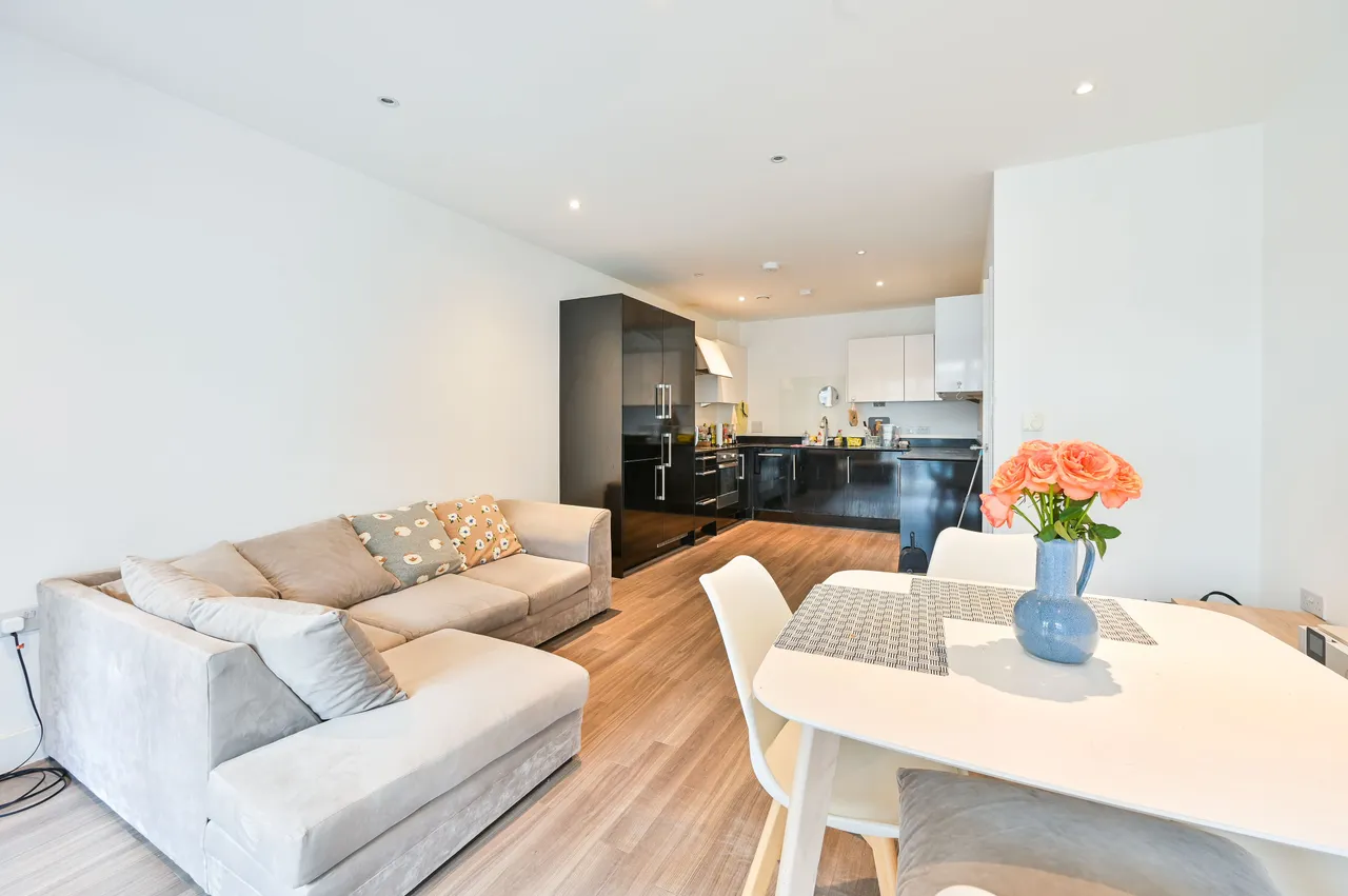 Flat 10 Porter Building, 130 Spa Road, London, photo 3