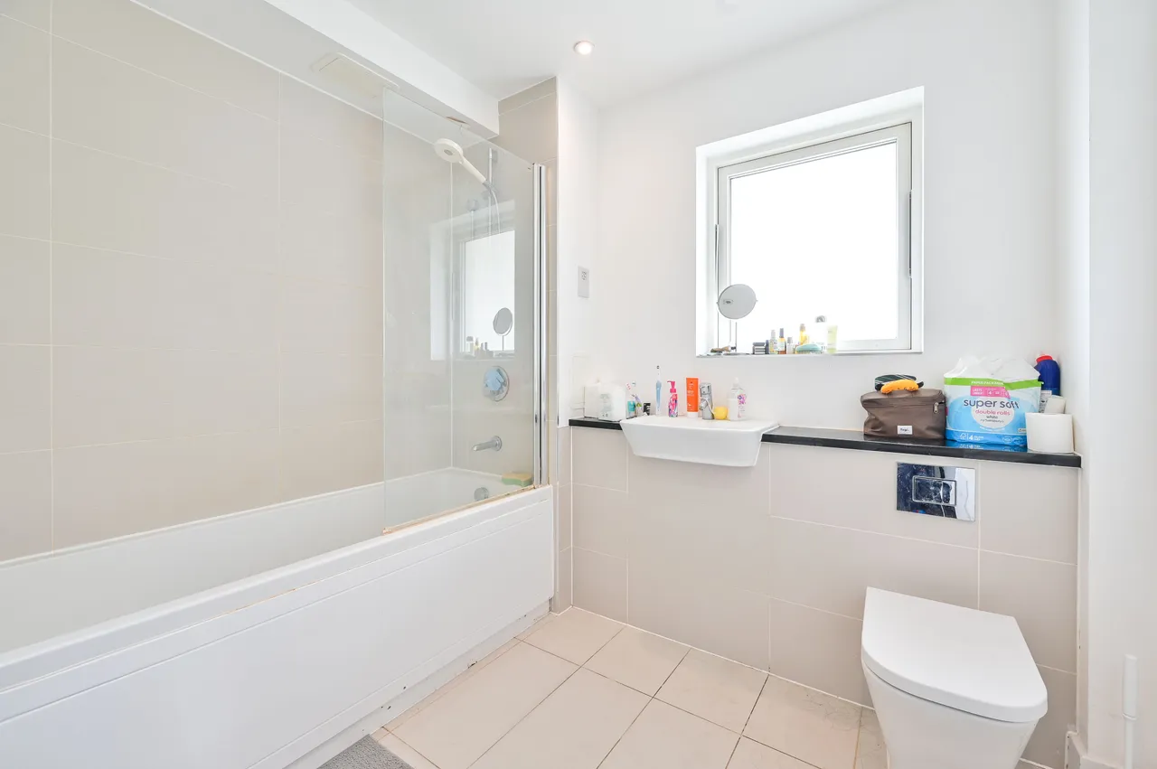 Flat 10 Porter Building, 130 Spa Road, London, photo 9