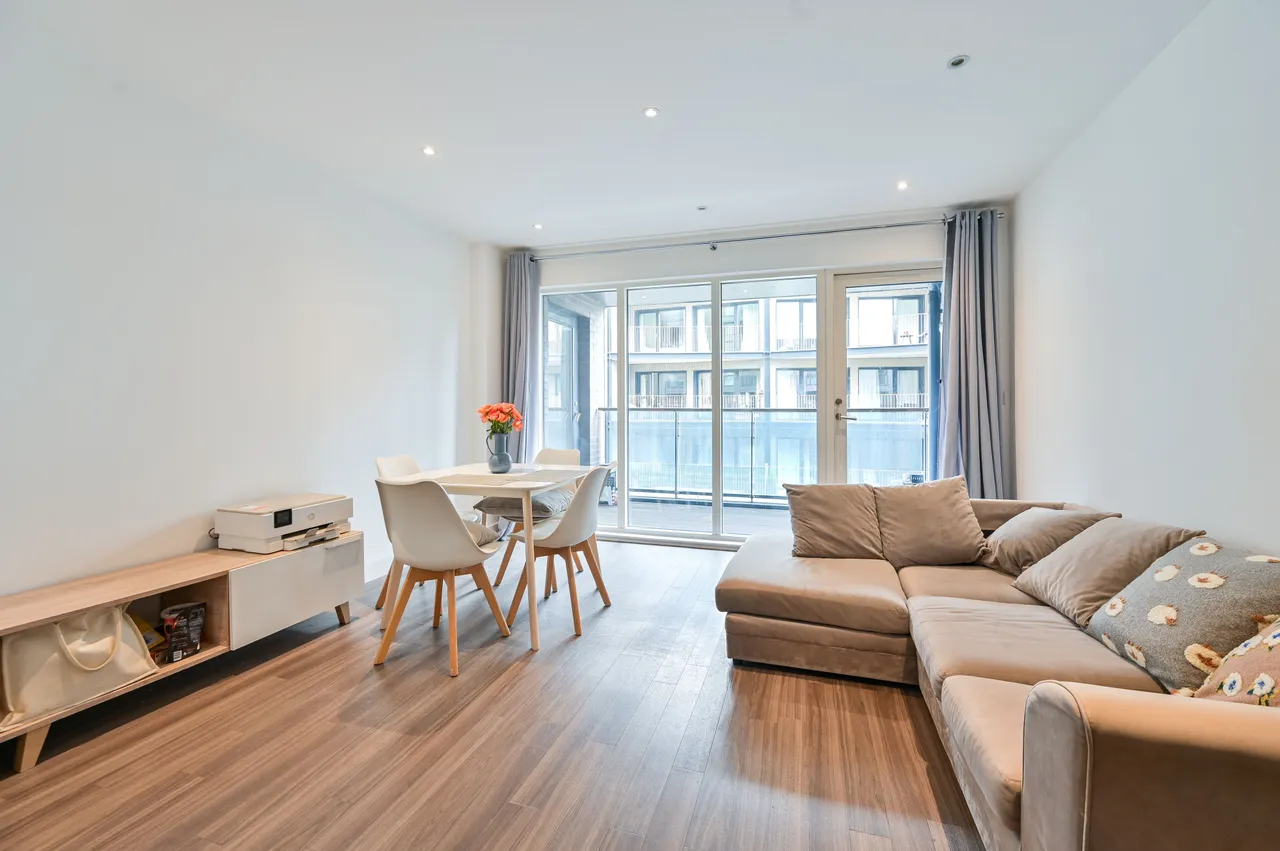 2 bed flat for sale — Flat 10 Porter Building, 130 Spa Road, London