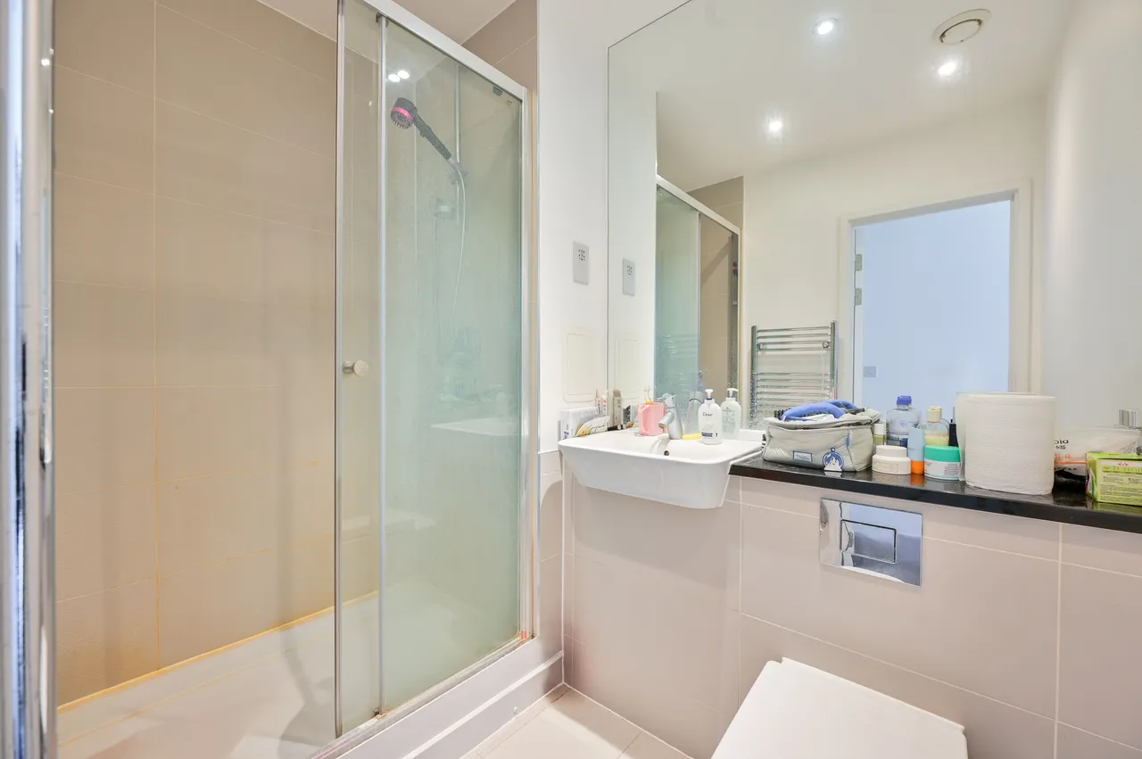 Flat 10 Porter Building, 130 Spa Road, London, photo 7