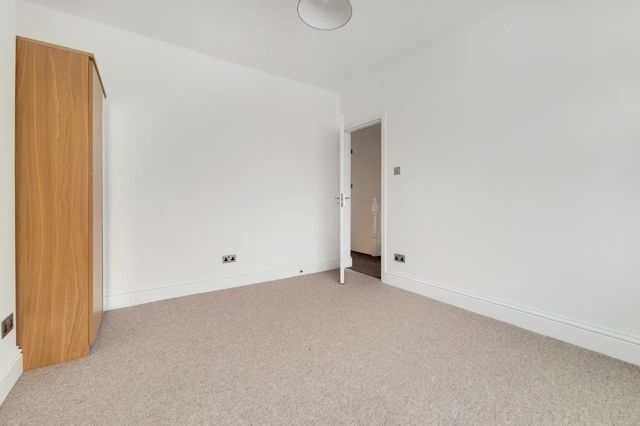 25 Edenvale Road, Mitcham, photo 11