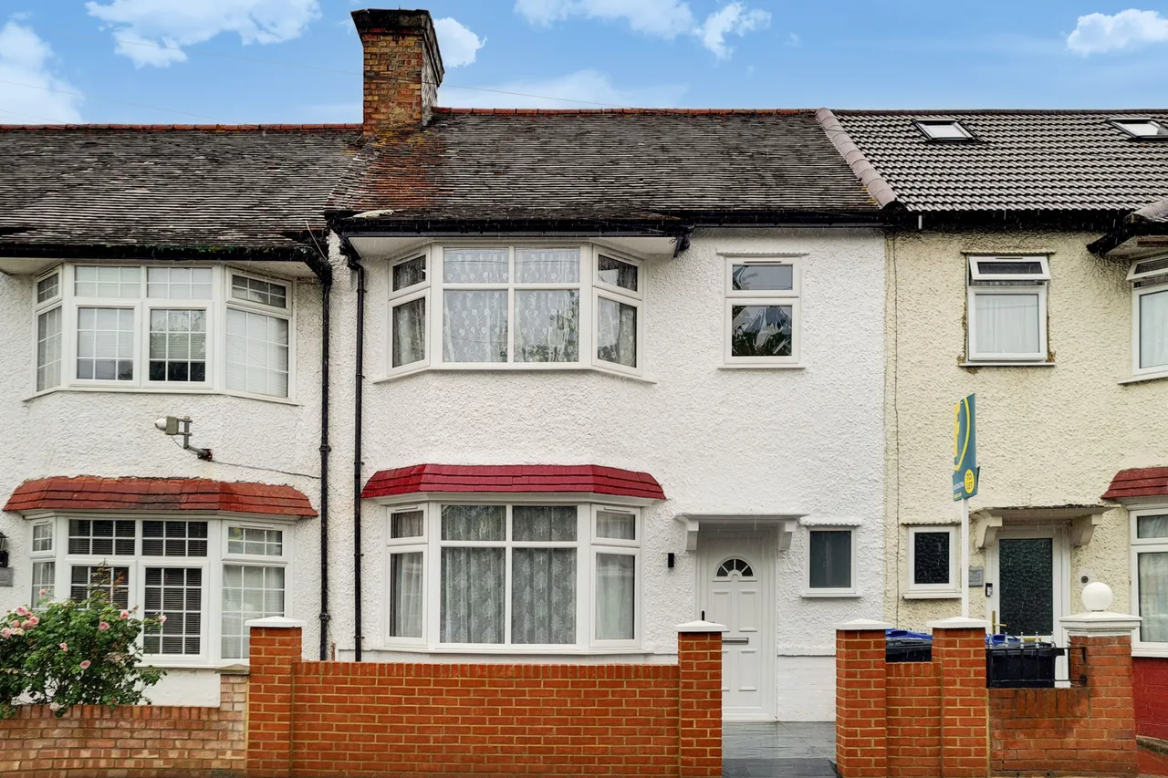 3 bed house to rent — 25 Edenvale Road, Mitcham