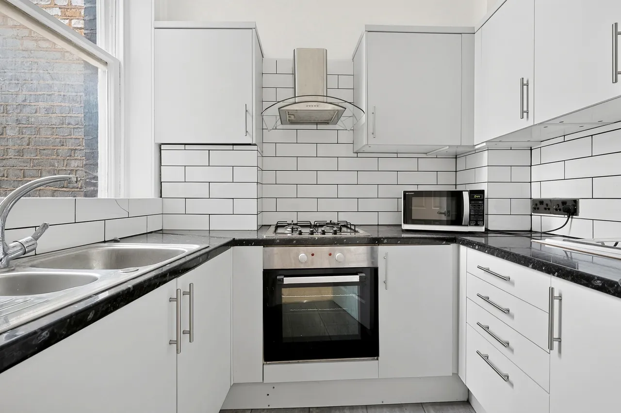 Earls Court Road, London, SW5, photo 2