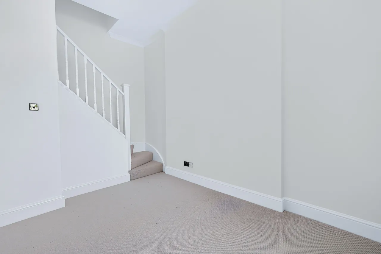 Earls Court Road, London, SW5, photo 12