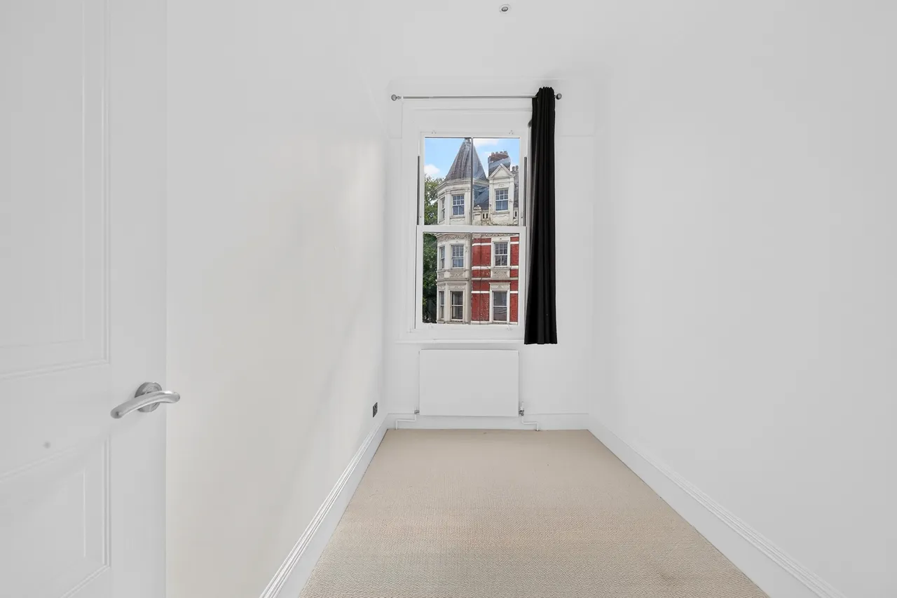 Earls Court Road, London, SW5, photo 6