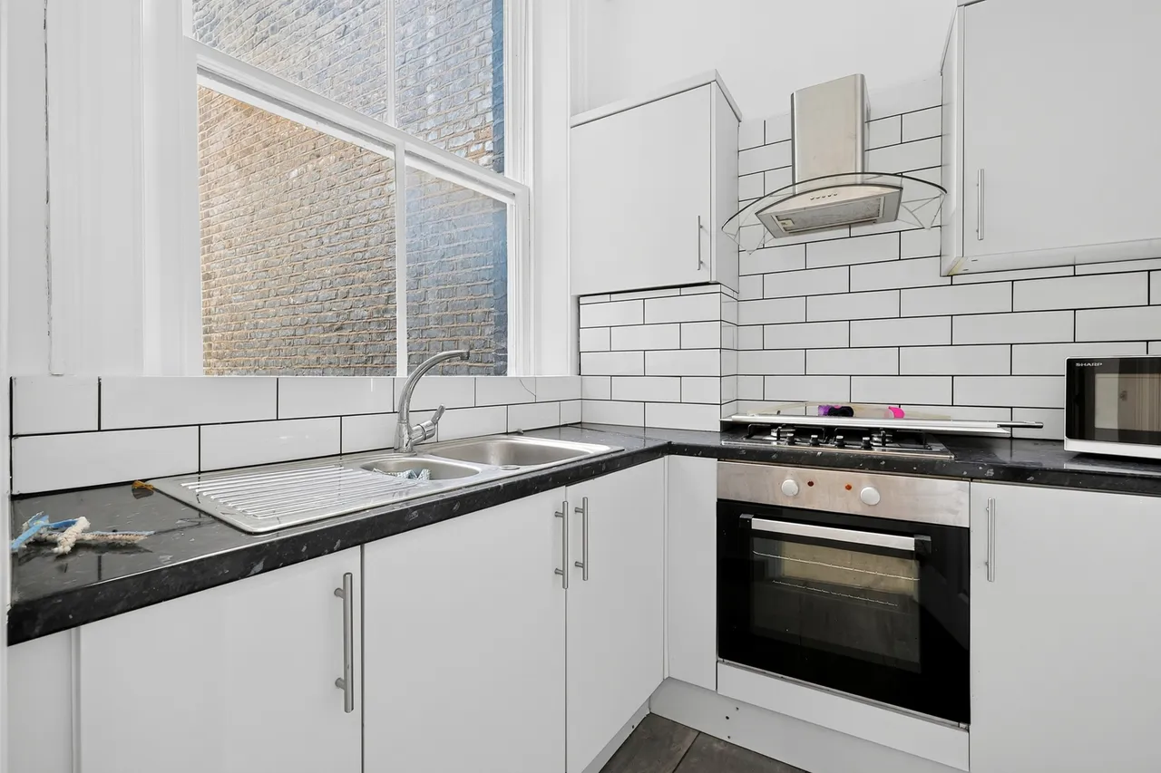 Earls Court Road, London, SW5, photo 5