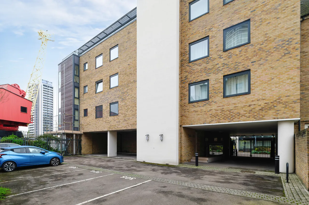 Boardwalk Place, London, E14, photo 9