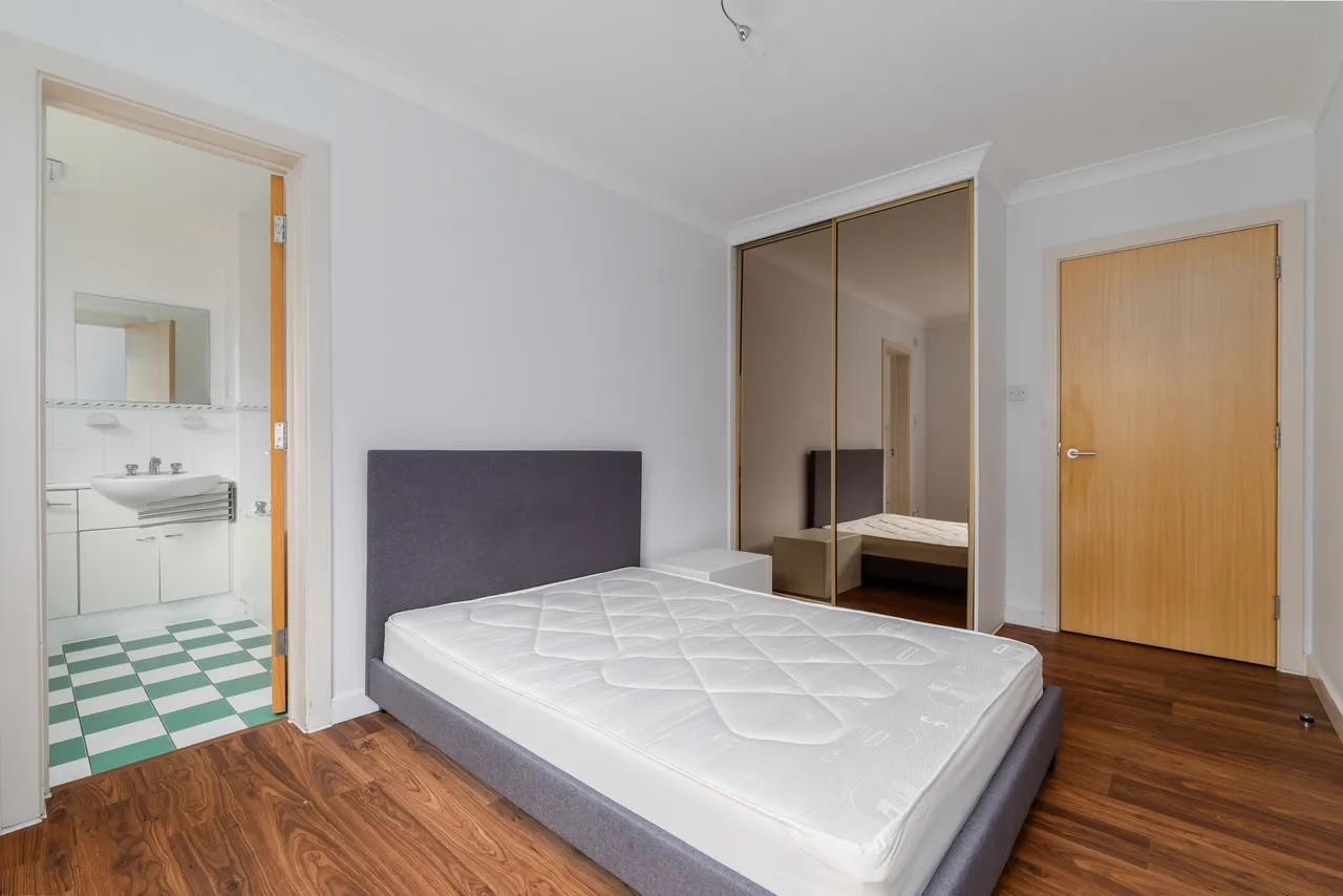 Boardwalk Place, London, E14, photo 6