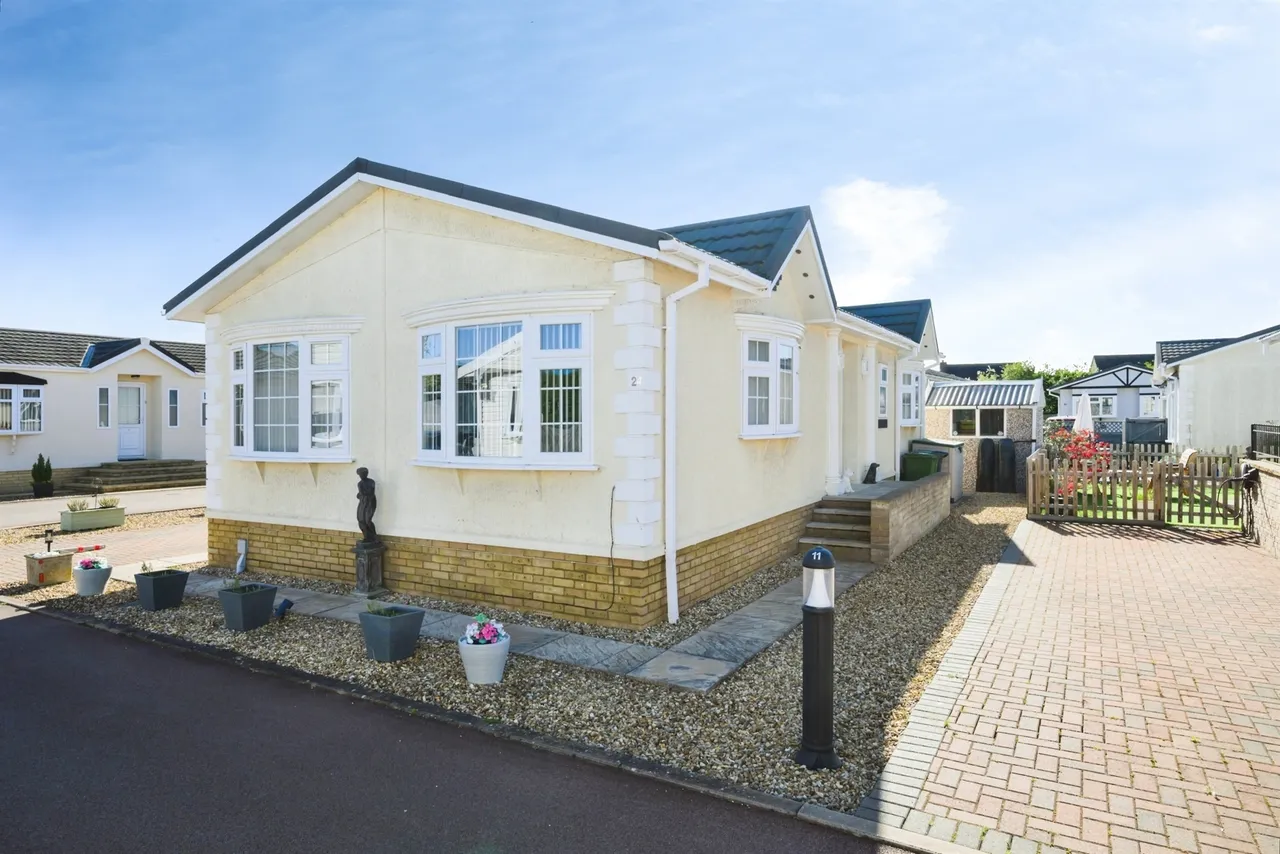 2 bed park home for sale — Mandalay Park, Whittlesey, Peterborough
