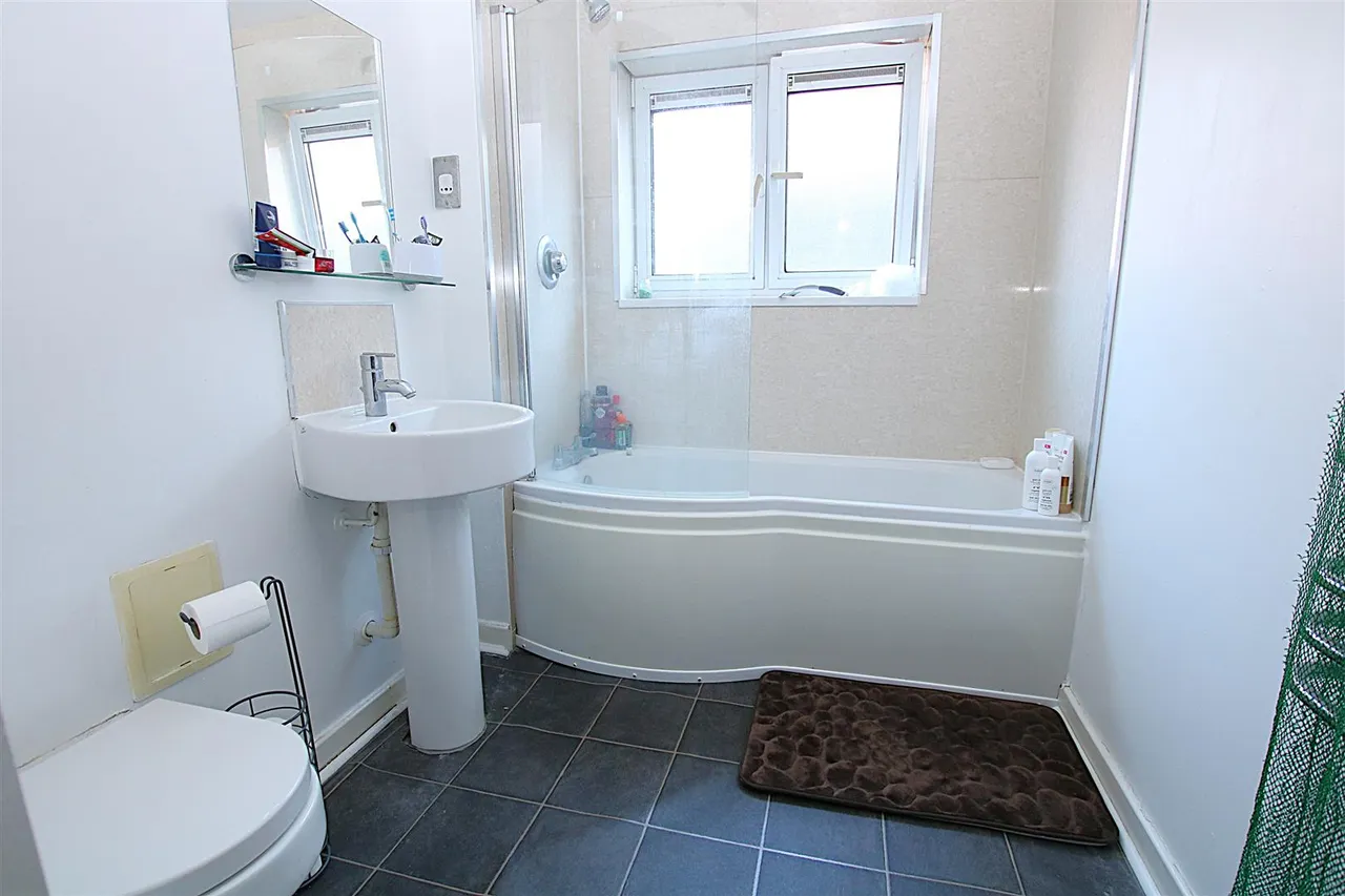Apartment with Private Terrace, Northampton, photo 10