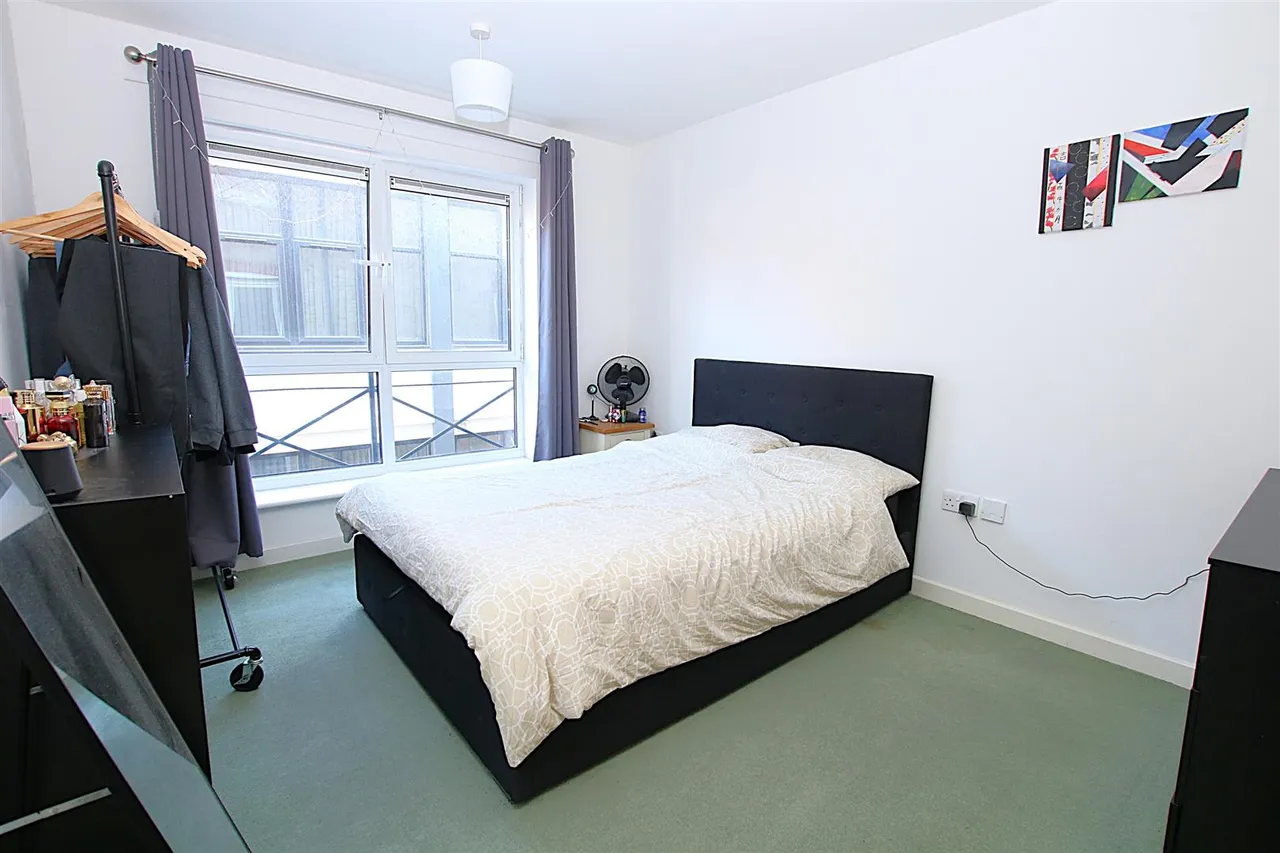 Apartment with Private Terrace, Northampton, photo 9