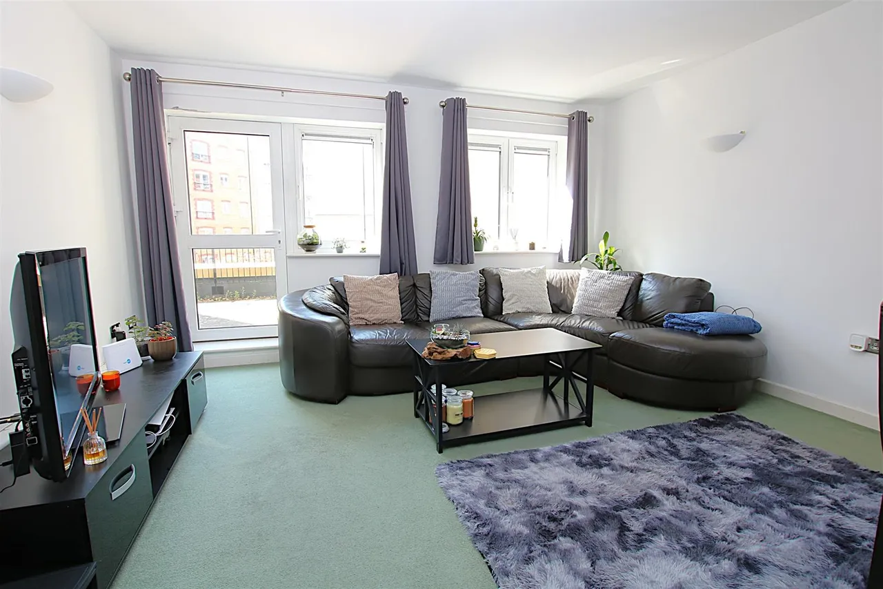 Apartment with Private Terrace, Northampton, photo 6