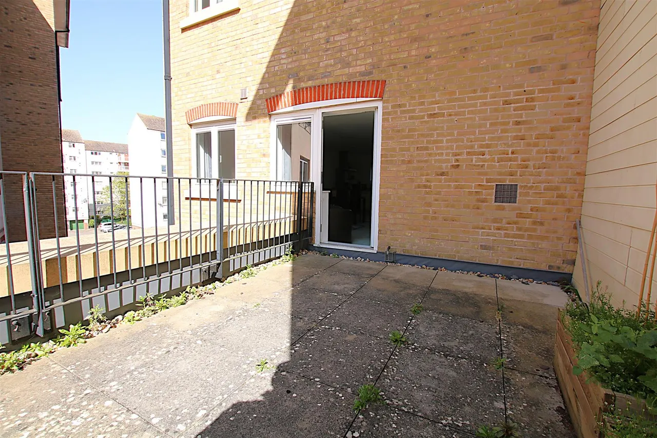 Apartment with Private Terrace, Northampton, photo 11