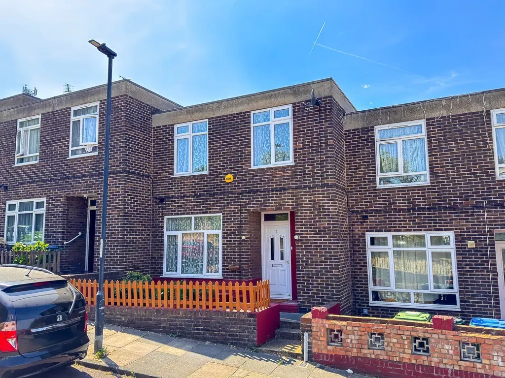 3 bed house for sale — Bargate Close, Plumstead, London, SE18 1LP