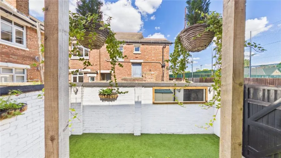 Strickland Row, London, SW18, photo 2