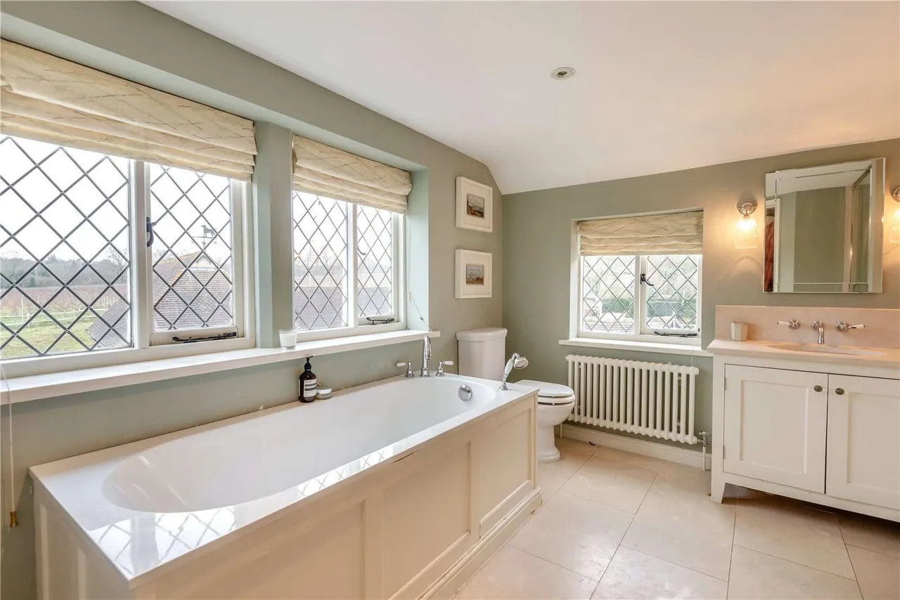 Tanyard Lane, Staplefield, Haywards Heath, West Sussex, RH17 6HH, photo 10