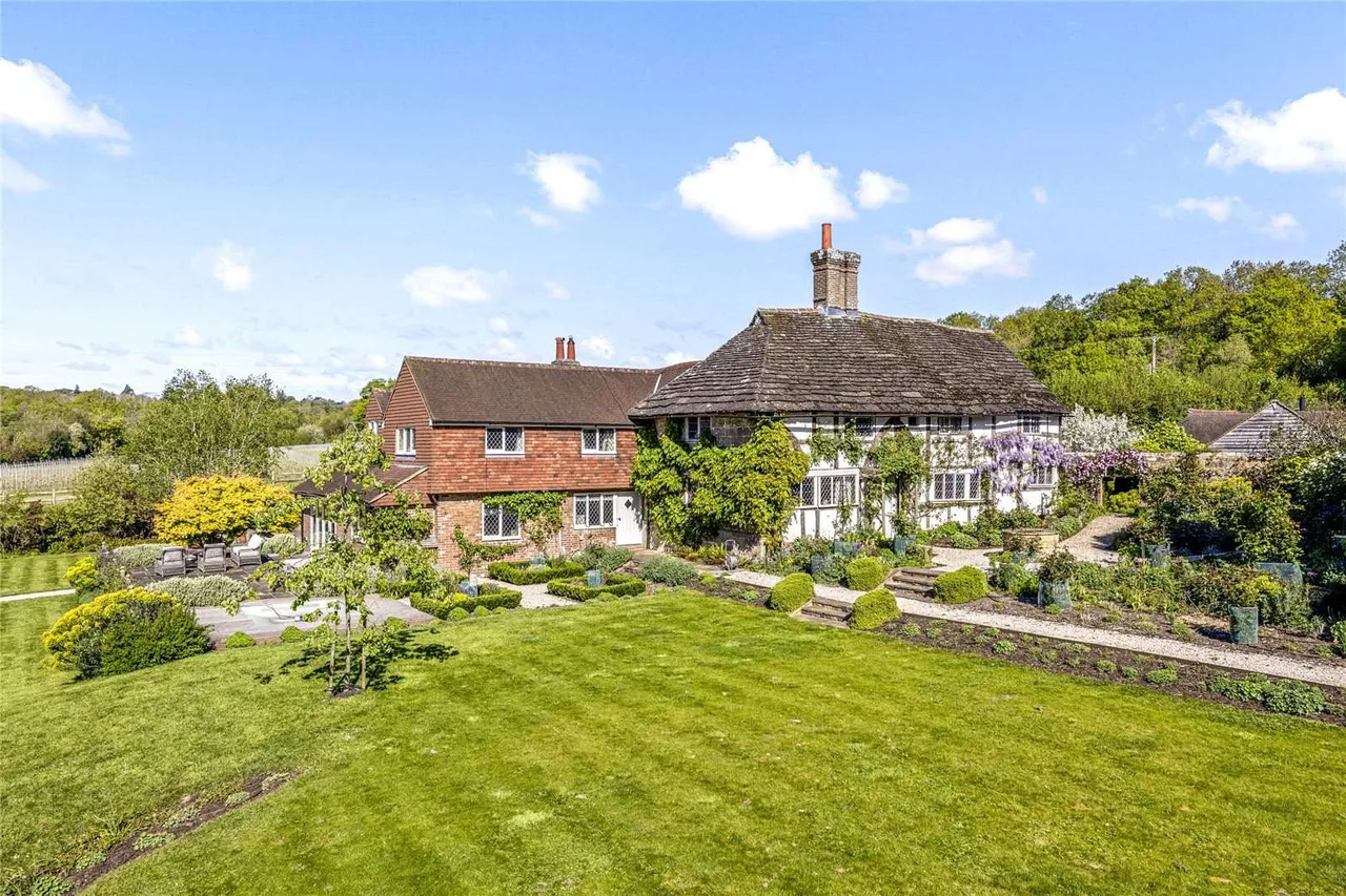 6 bed house for sale — Tanyard Lane, Staplefield, Haywards Heath, West Sussex, RH17 6HH