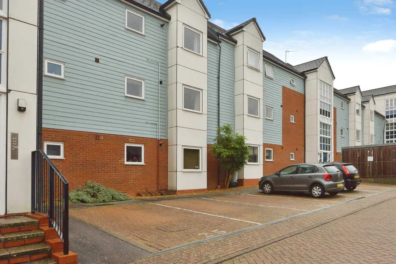 2 bed flat for sale, Bridge Hook Close, Wolverton Mill, MK12