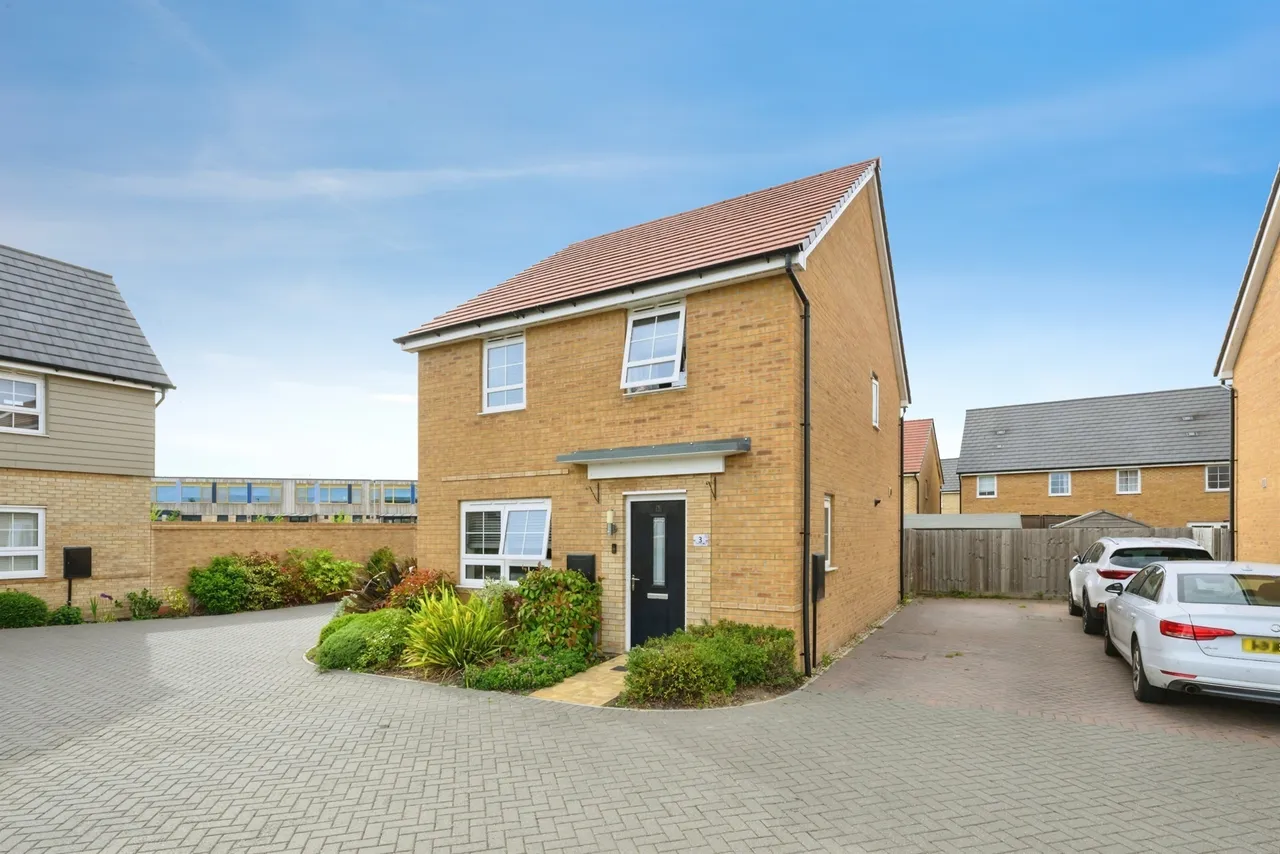 4 bed house for sale — Meadley Place, Hampton Water, Peterborough