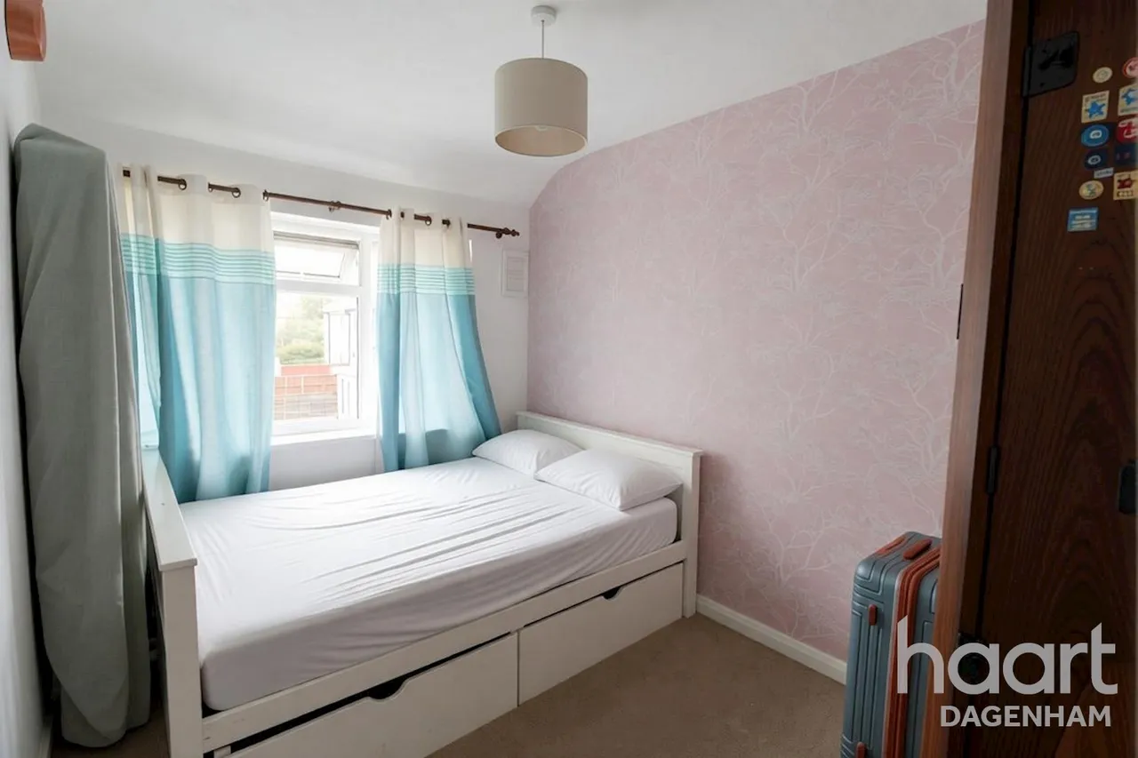 Dagenham, RM9, photo 10