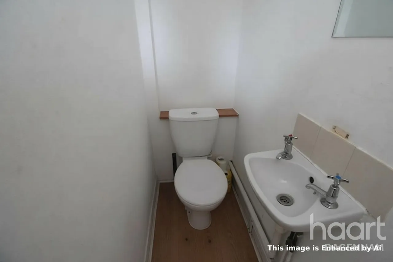 Dagenham, RM9, photo 7