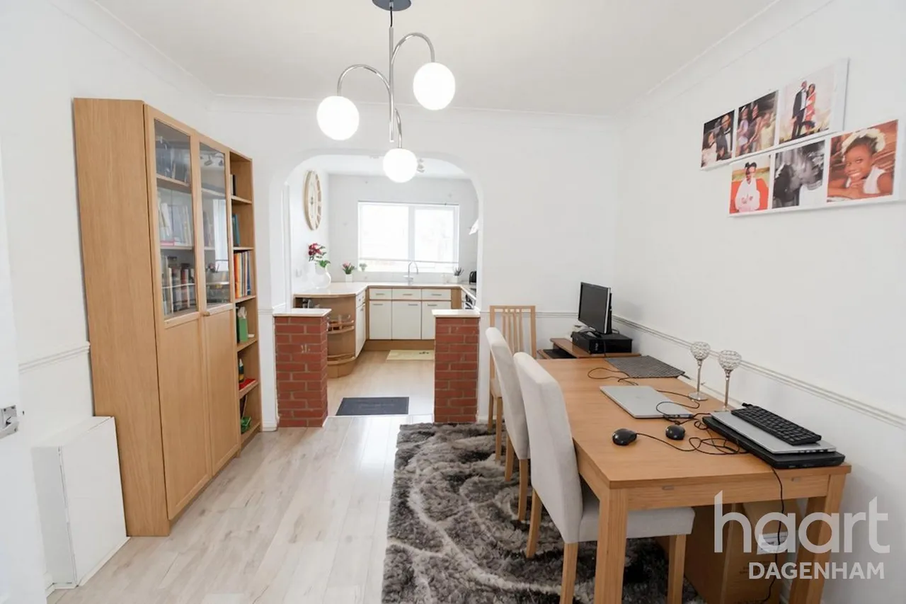2 bed house to rent, Dagenham, RM9