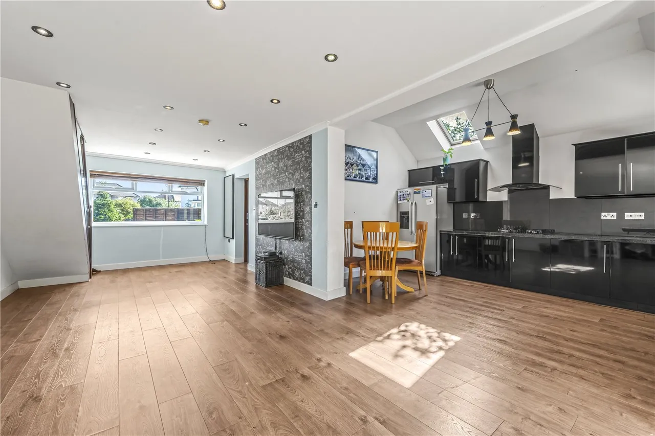 Winchester Road, Feltham, TW13 5JX, photo 2
