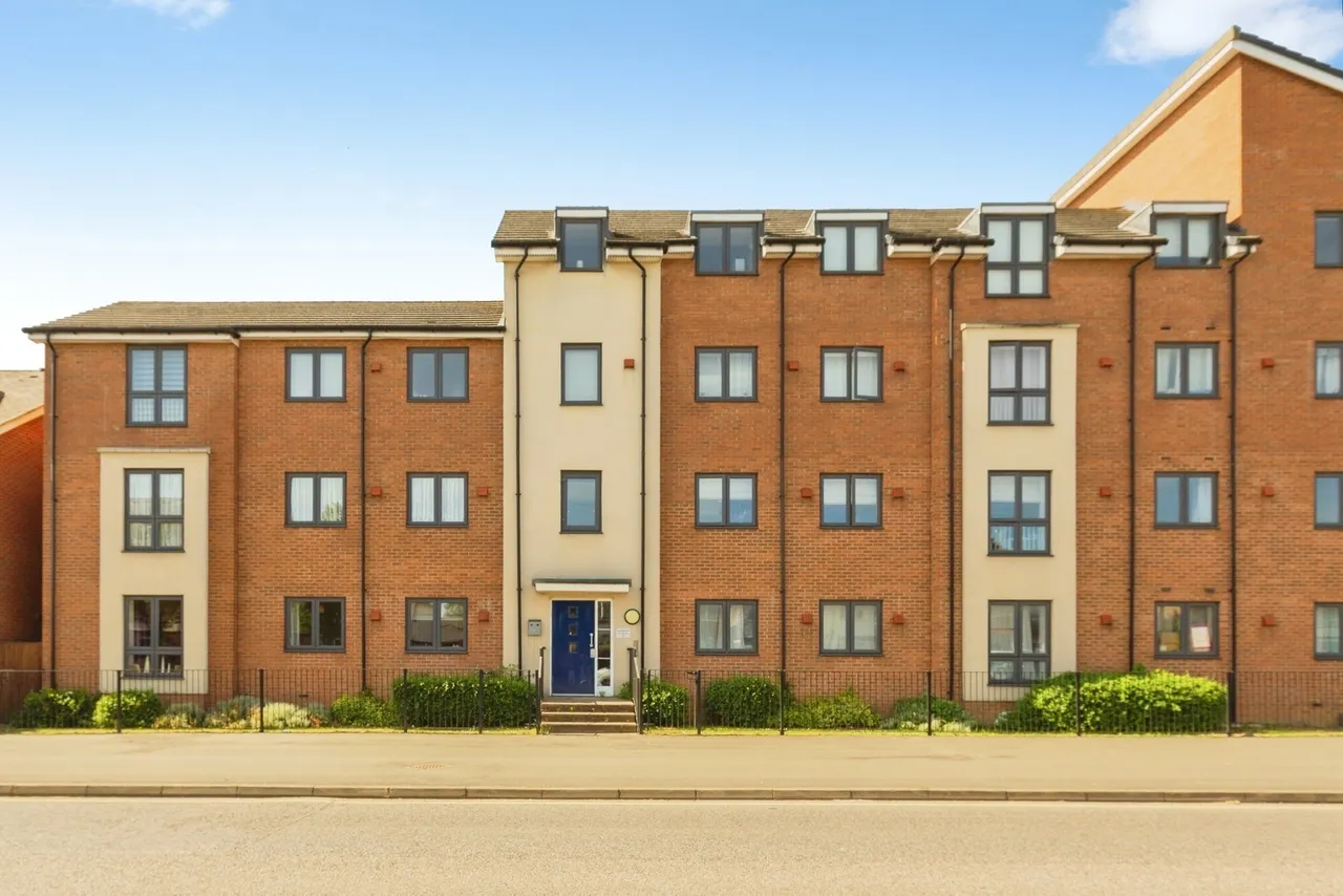 2 bed flat for sale — Bicester Road, Aylesbury, Buckinghamshire, HP19