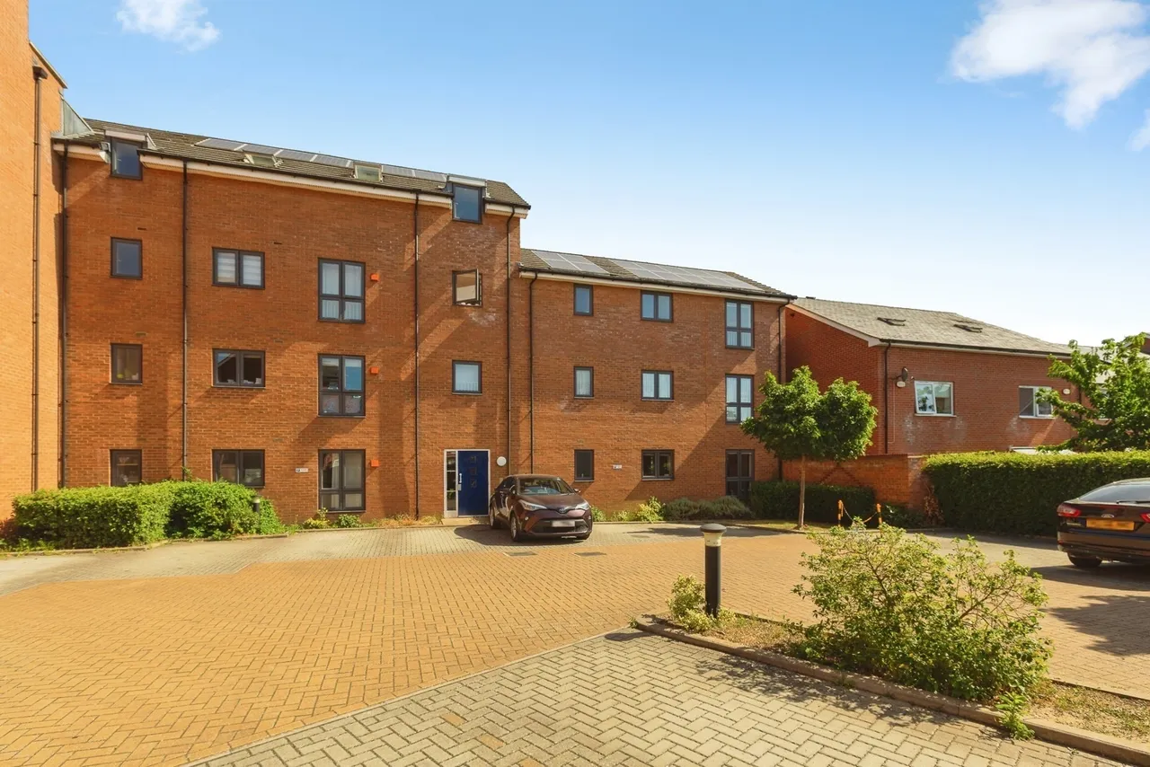 Bicester Road, Aylesbury, Buckinghamshire, HP19, photo 5