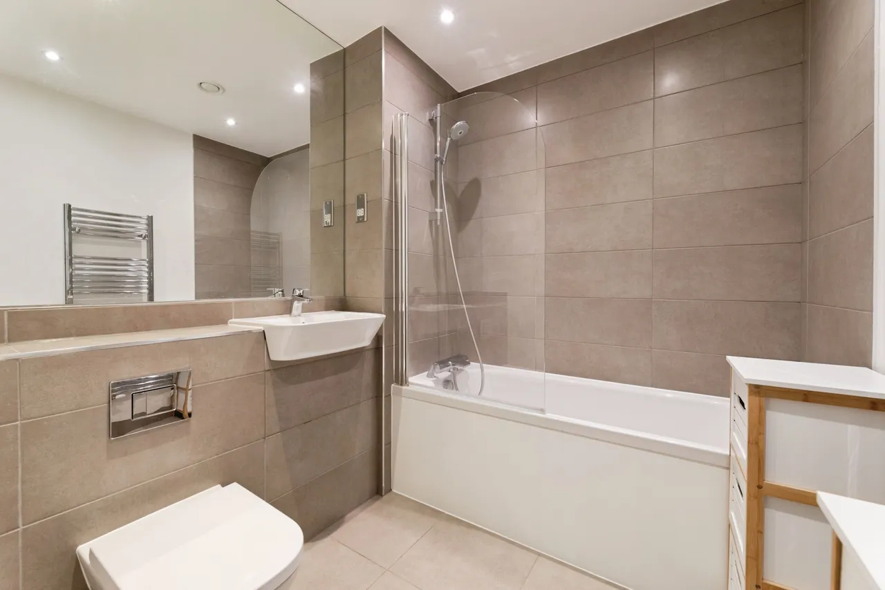 Thomas Barnardo Way, Ilford, IG6, photo 18