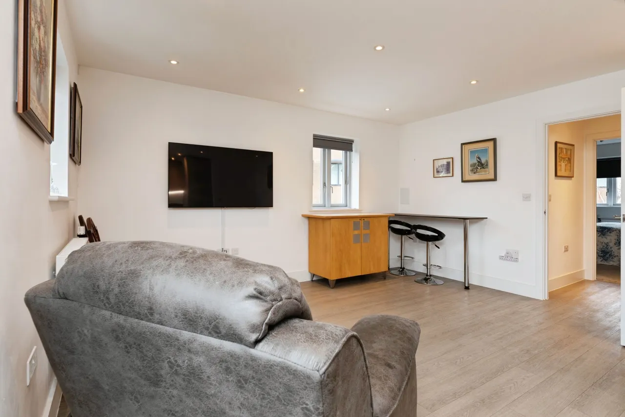 Thomas Barnardo Way, Ilford, IG6, photo 16