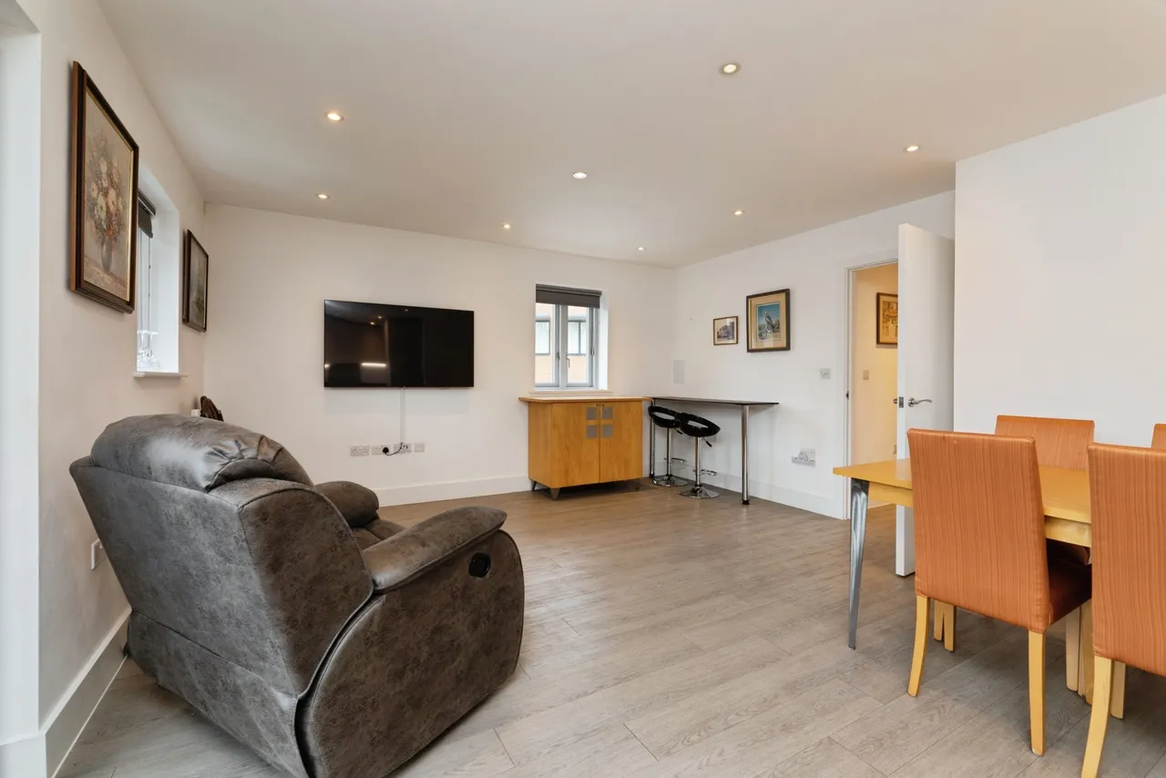 Thomas Barnardo Way, Ilford, IG6, photo 12