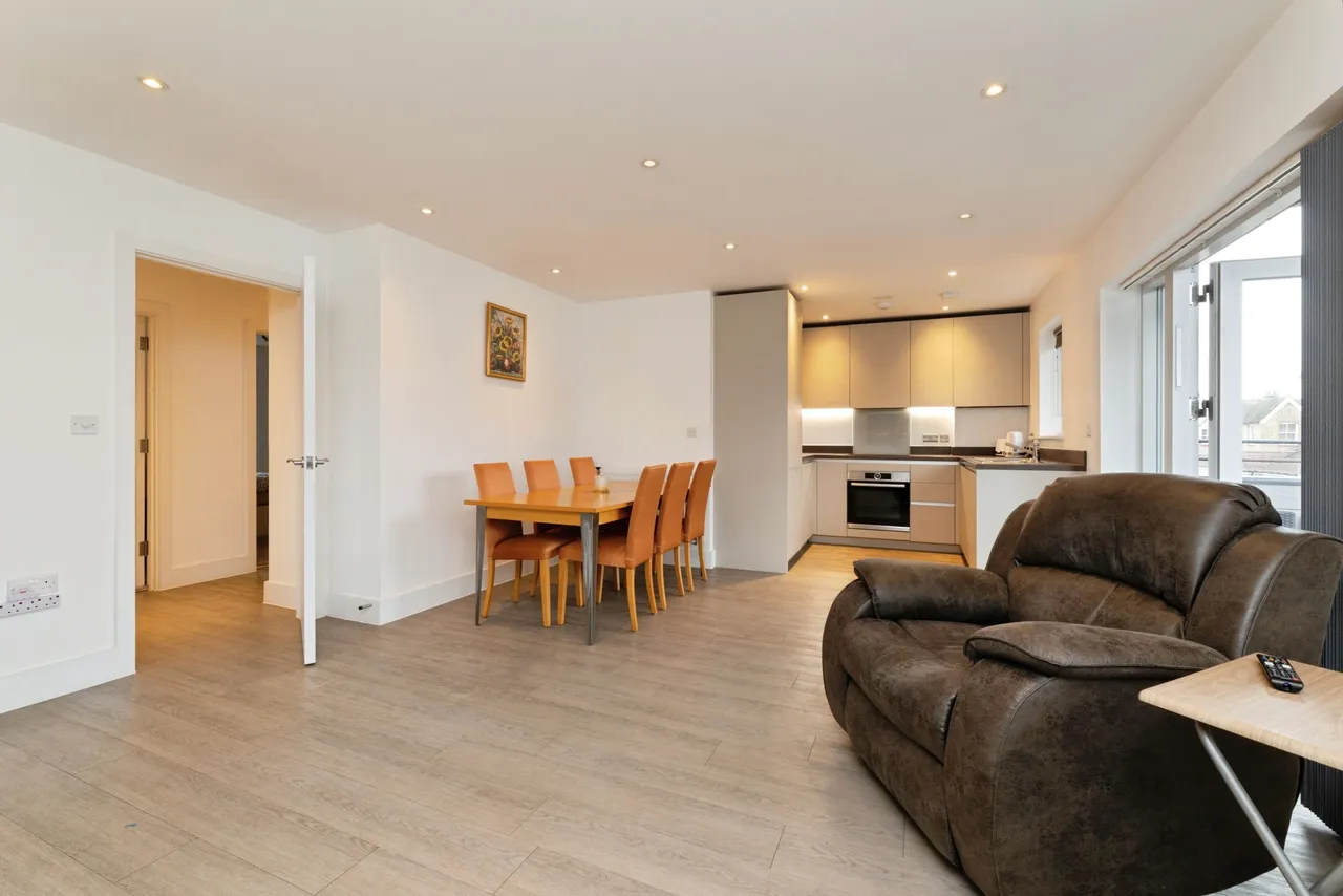 2 bed flat for sale, Thomas Barnardo Way, Ilford, IG6