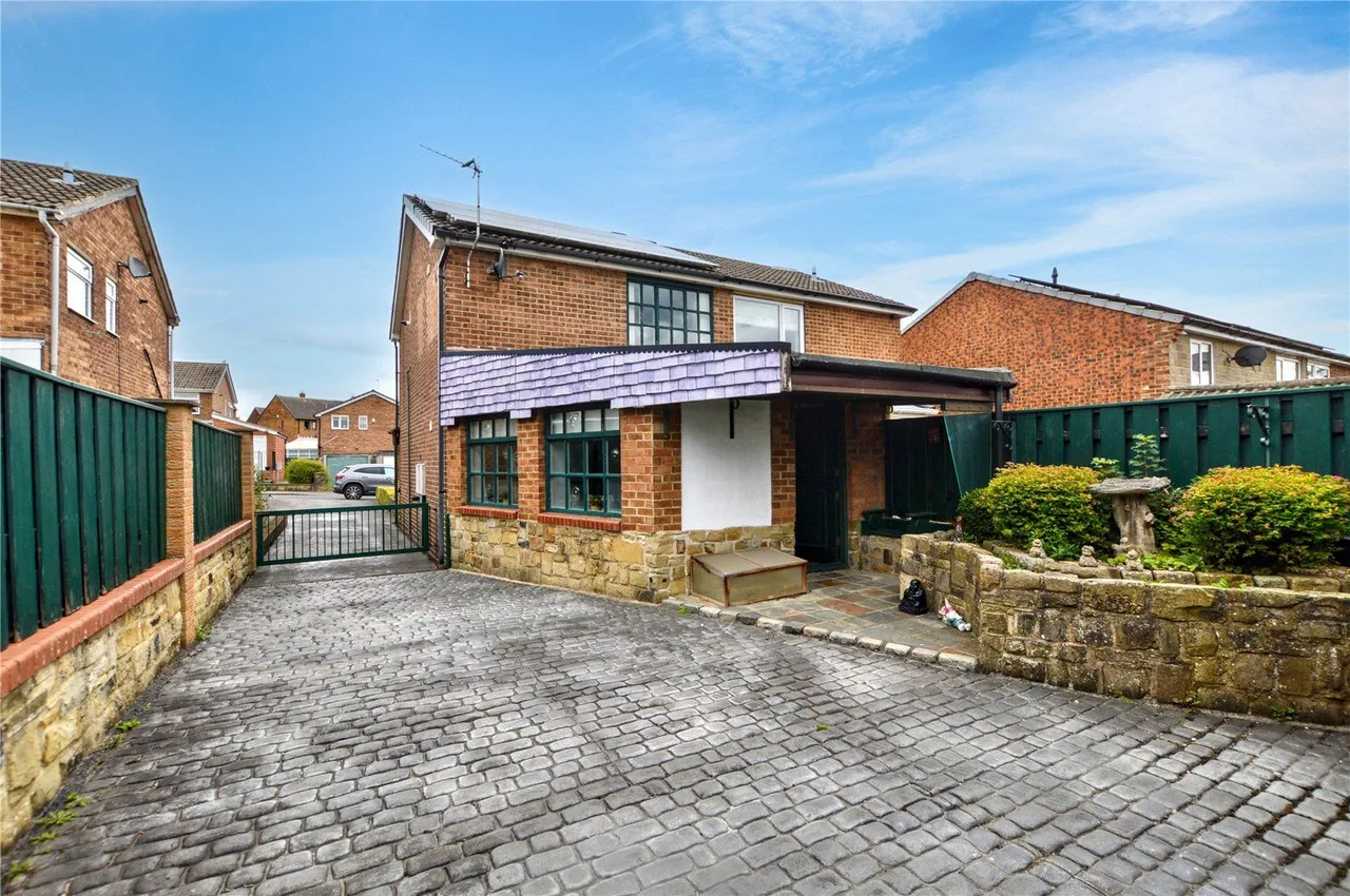 Ashleigh Gardens, Woodlesford, LS26, photo 2