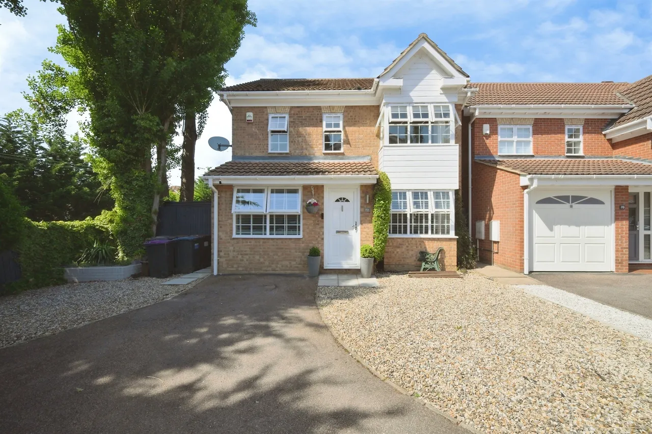4 bed house for sale — Lawrence Avenue, Stanstead Abbotts, Ware